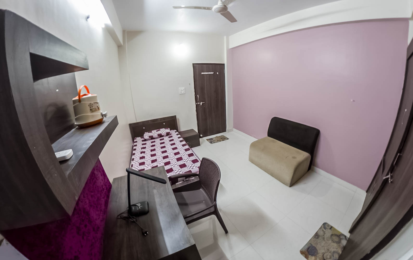 Single room with study desk at The Princess