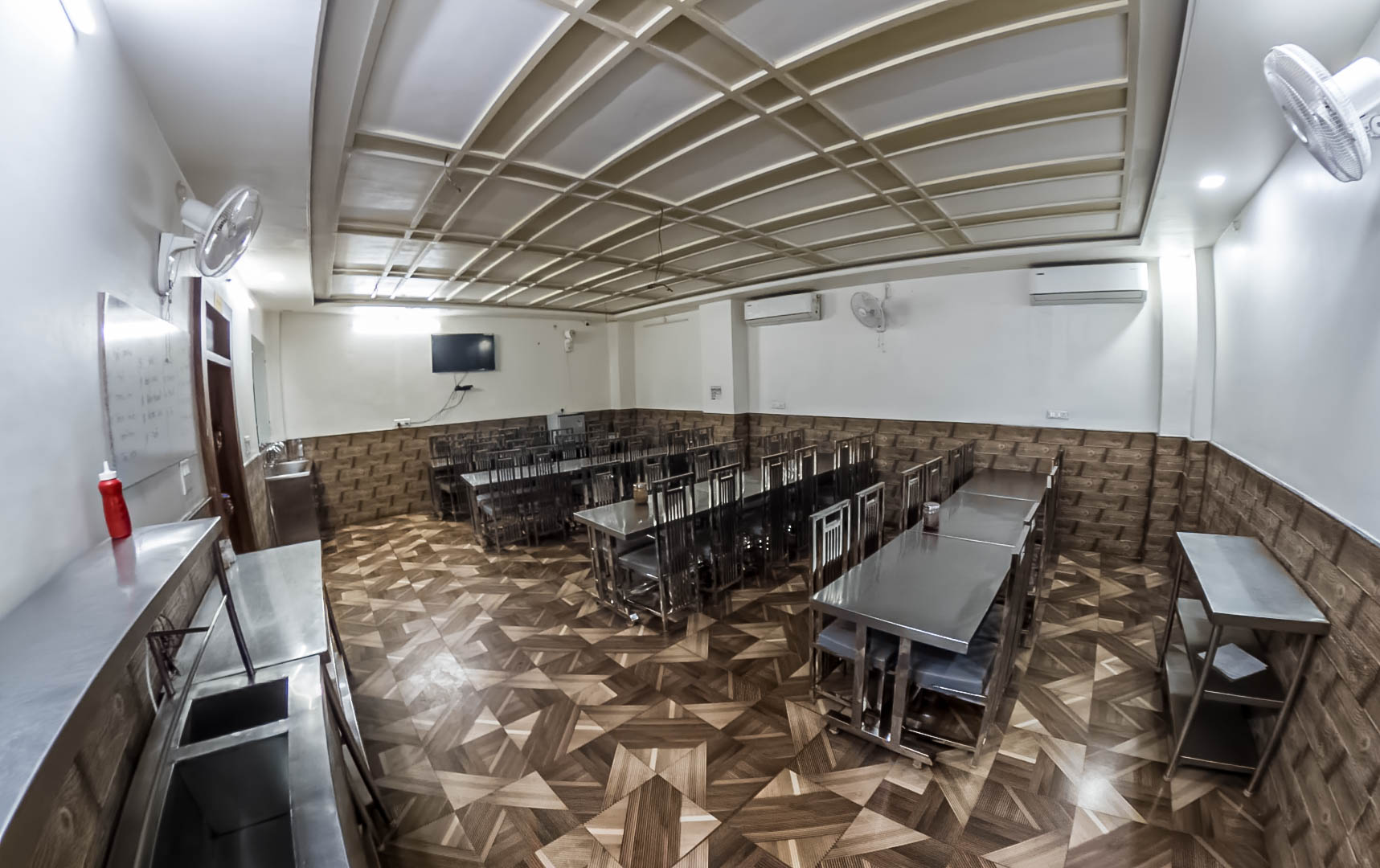 Dining hall at The Victoria Palace